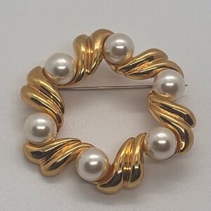 VTG Napier Brooch Gold Tone Wreath Pin Faux Pearl Accents